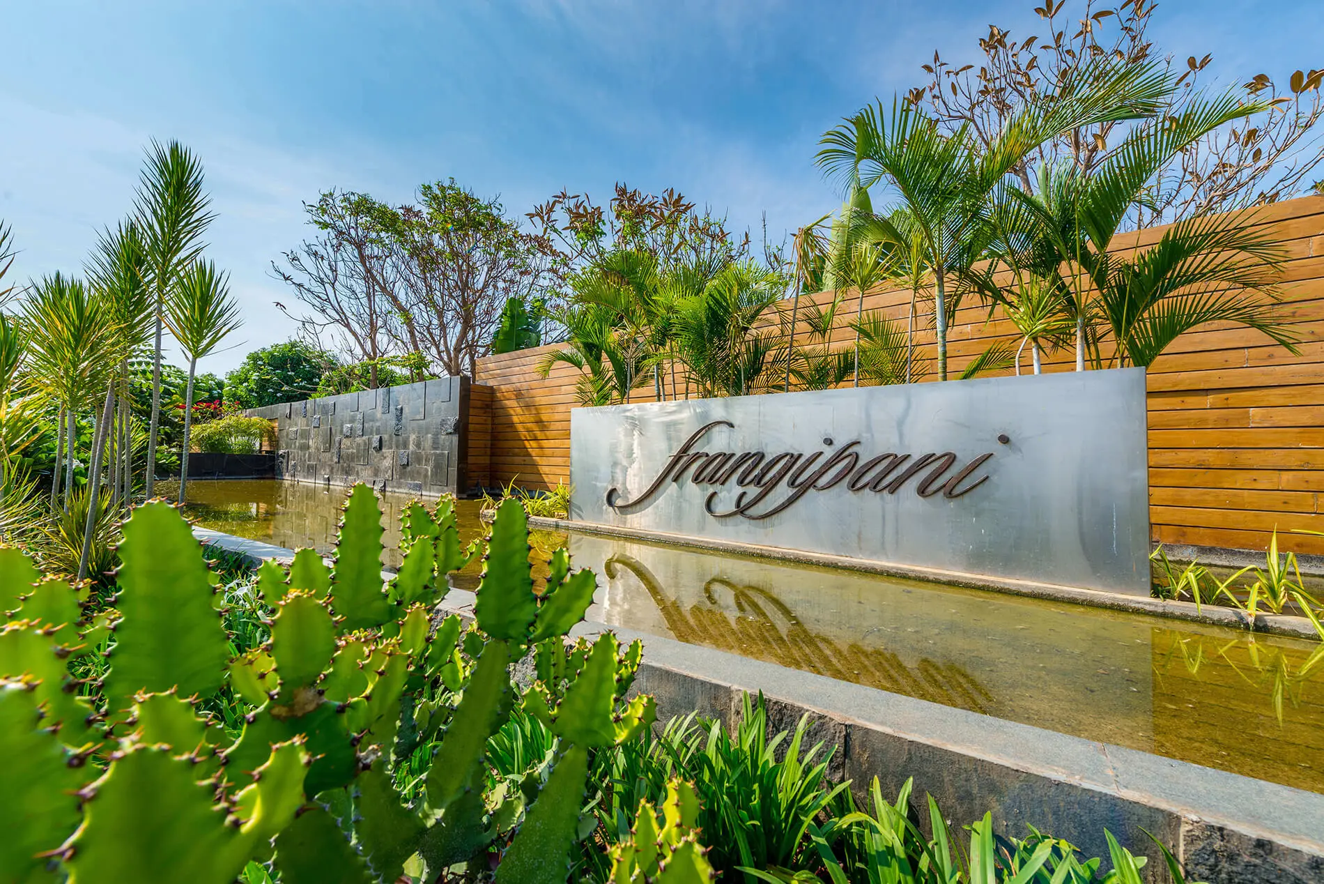 Frangipani Teakwood logo